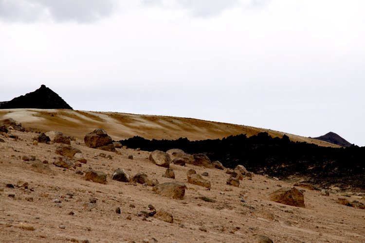 Rochers et coulées de lave solidifiées - Islande