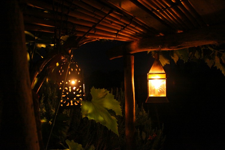 Lanternes dans la nuit