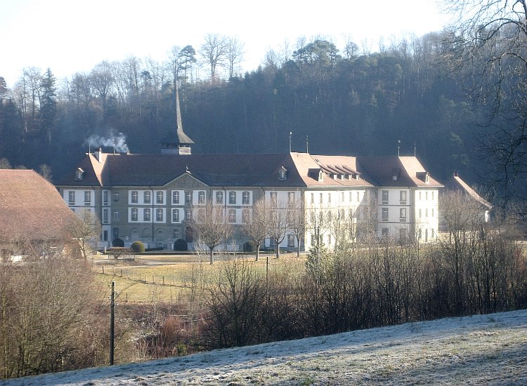 Reiki - L'abbaye cistercienne d'Hauterive héberge une vingtaine de moines
